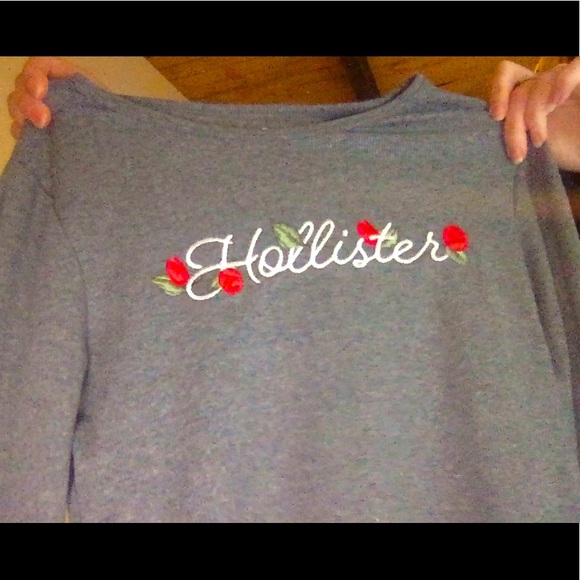 Super cute cropped grey hollister shirt - Picture 1 of 2